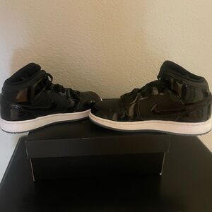 Air Jordan 1 Mid Se -Space Jams